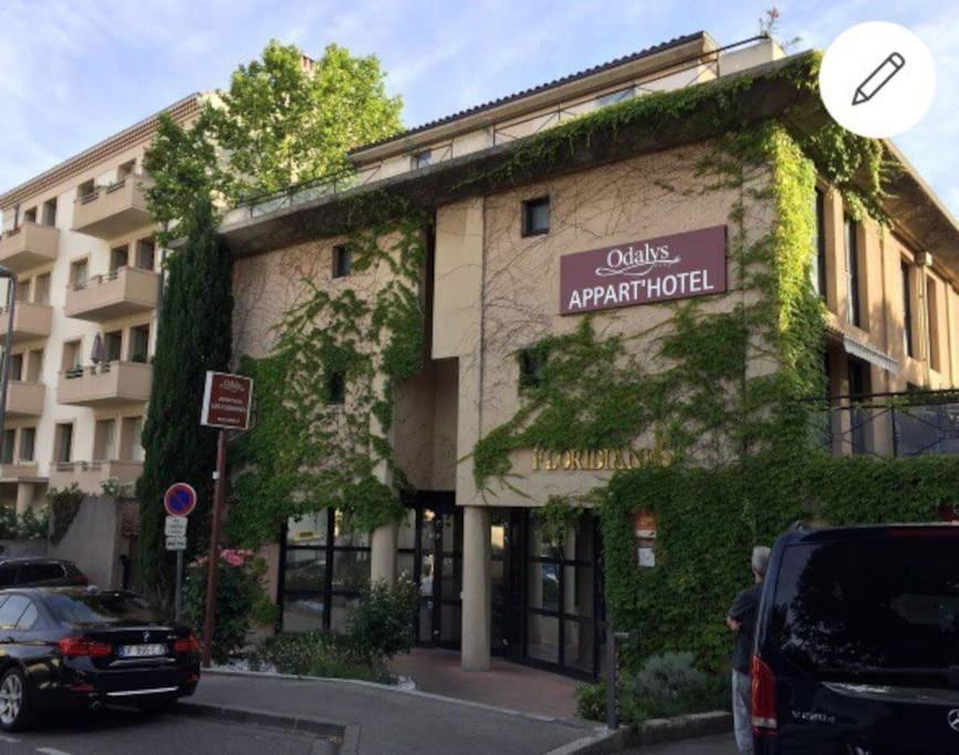 Ma Place Au Sud Aix Parking Aix-en-Provence Buitenkant foto